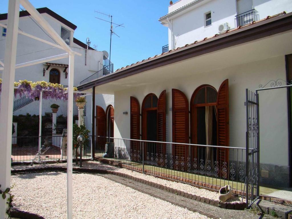 Casa Vacanze Villa Angelina จีอาร์ดีนี นักซอส ภายนอก รูปภาพ
